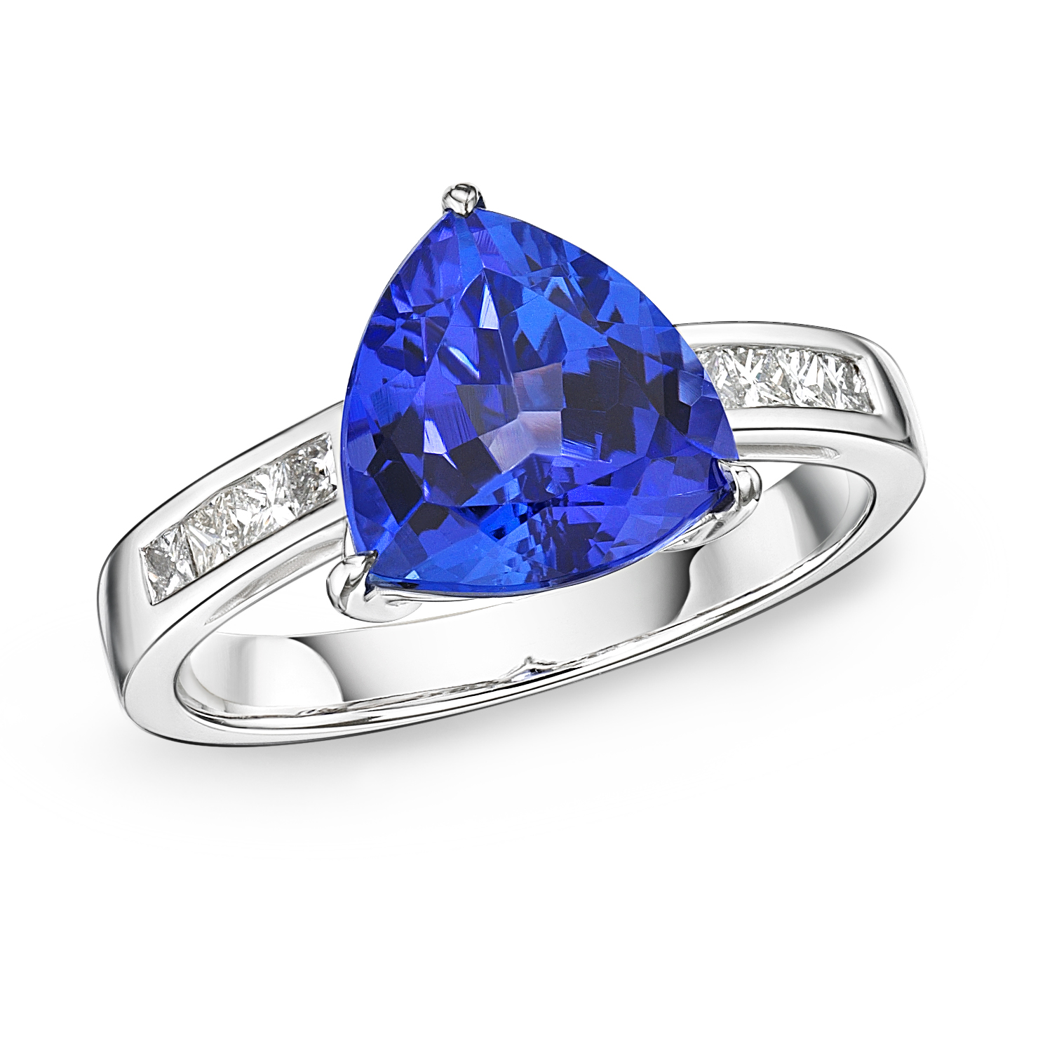 Opulent Tanzanite Ring with Diamonds and Emeralds | SCHMUCKTRAEUME.COM