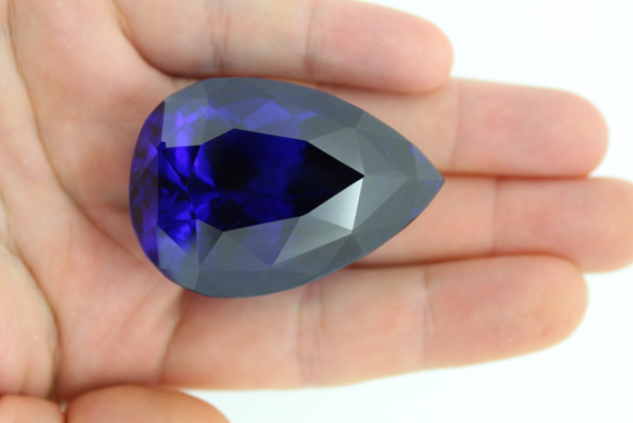 Understanding the GIA Color Grading Process For Tanzanite