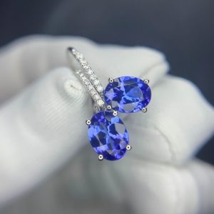 Oval tanzanite earrings